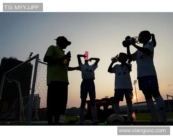 冈山绿稚与东京绿荫的激烈对决展现足球魅力与青春风采