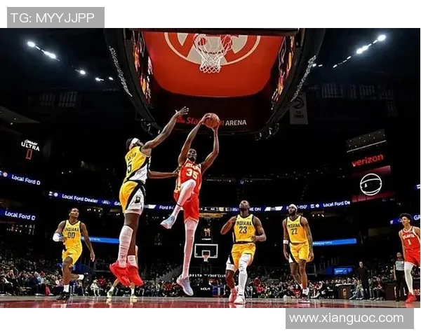 湖人队与老鹰队激战正酣NBA赛场精彩瞬间回顾与分析